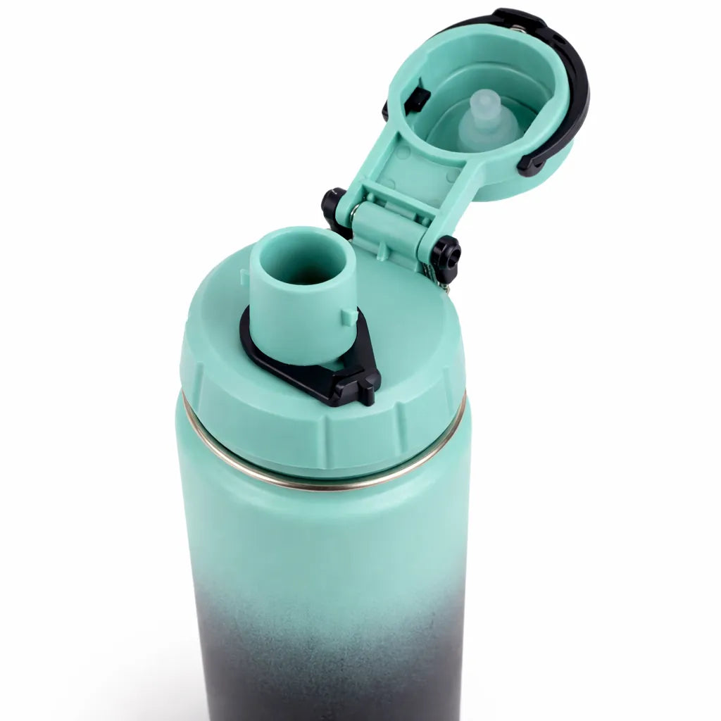 Detalle tapa desmontable botella térmica Chameo con pajita integrada degradado turquesa a gris
